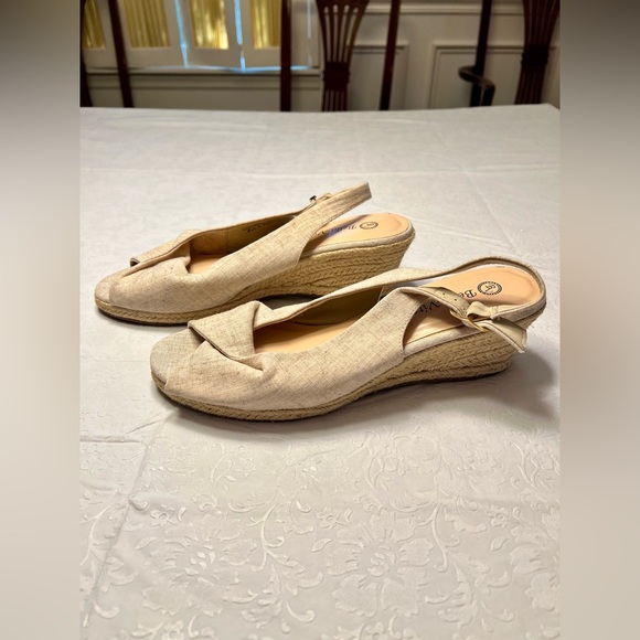 Stylish Beige Wedge Sandals - Picture 7 of 9